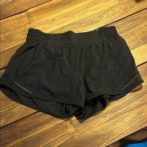 Lululemon Hotty Hot 2.5 inch Shorts